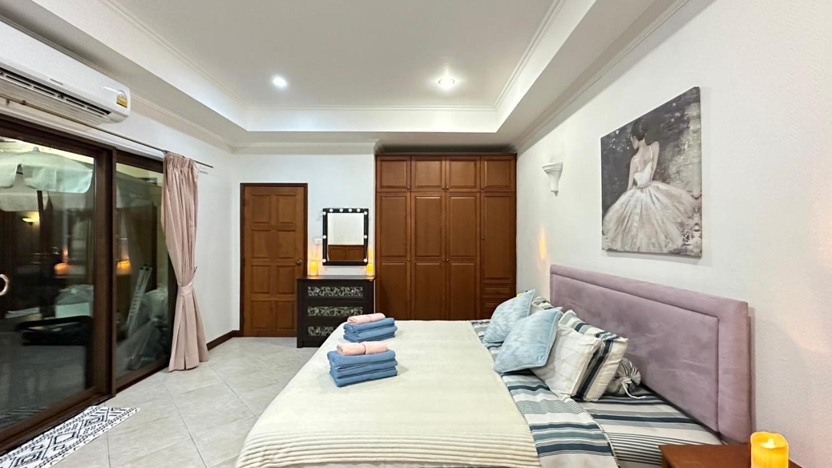 Luxury Semi-2Bd Pool Villa Near Beach & Walking Street *