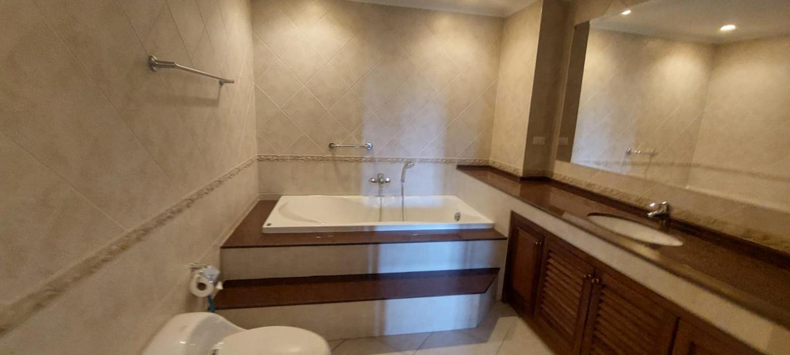 View Talay 6 Wongamat *