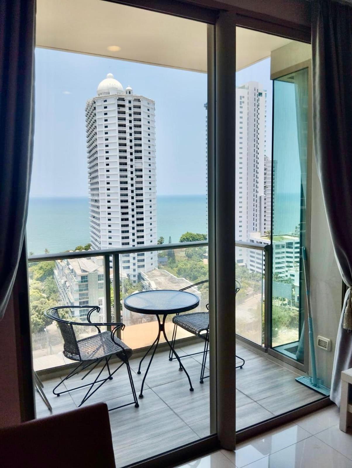 Riviera Wongamat Apartment