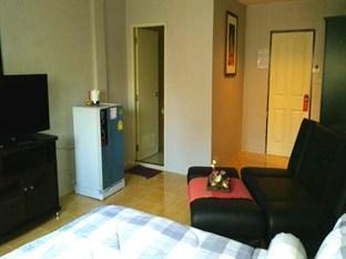 Nemos And Massage Guest house