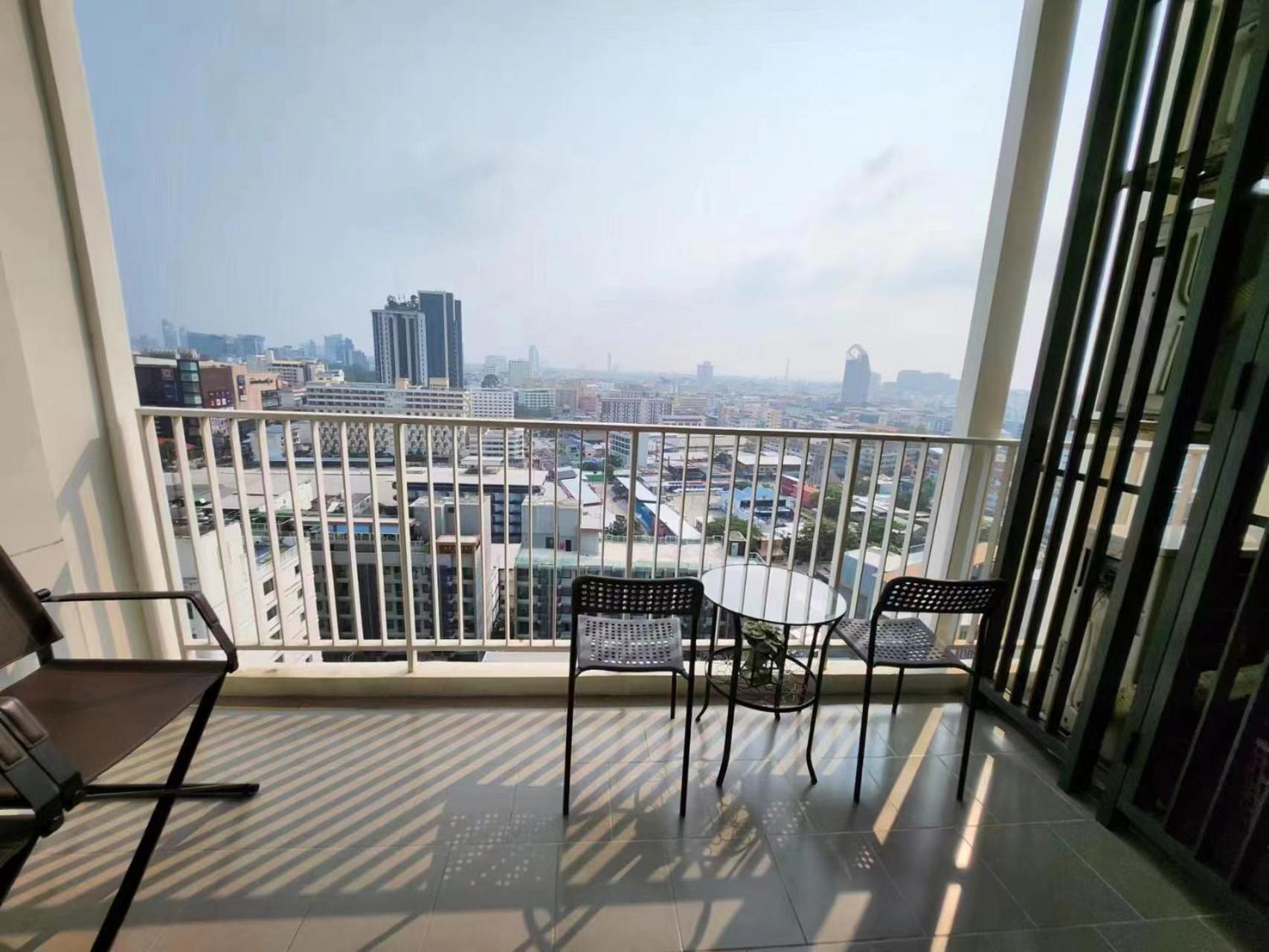 The Base Pattaya: Infinity Pool Near Walking Street * Pattaya