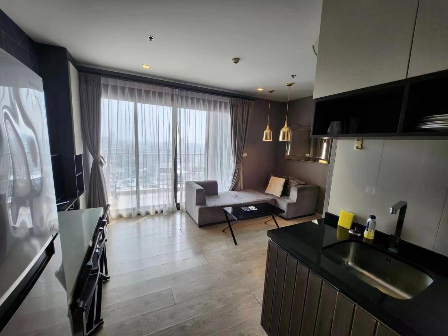 Apartment The Base Pattaya: Infinity Pool Near Walking Street
