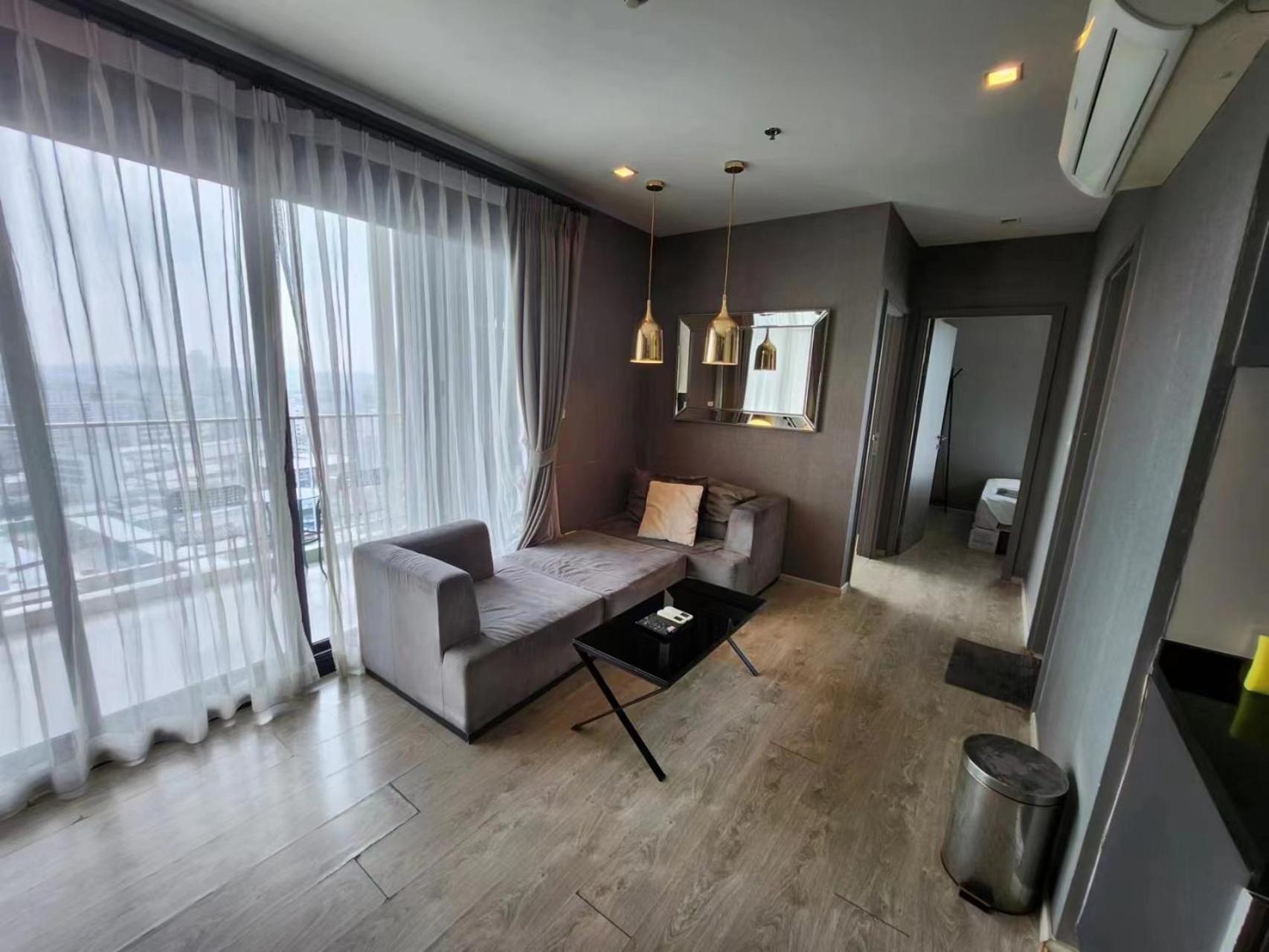 The Base Pattaya: Infinity Pool Near Walking Street Apartment *