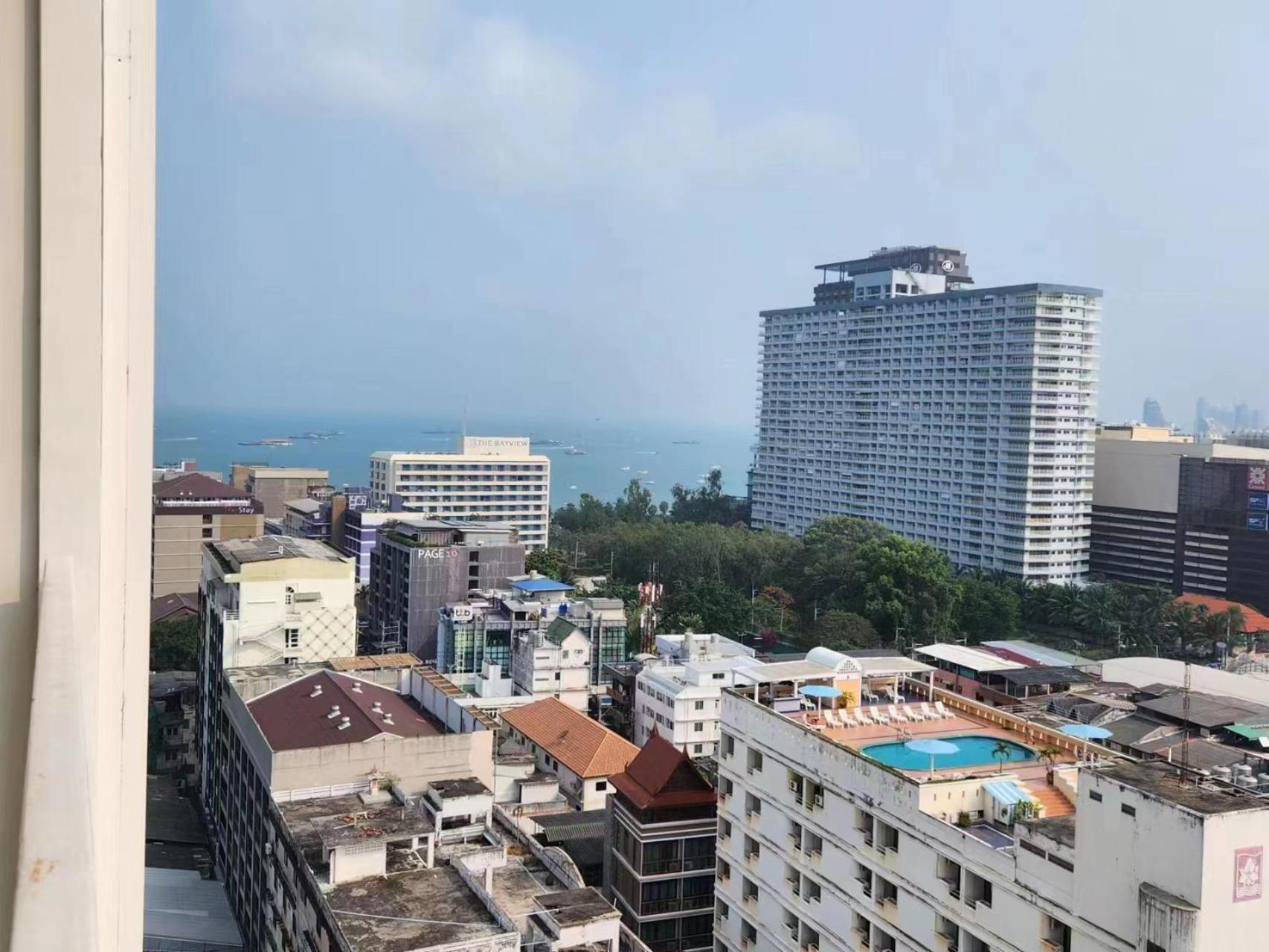 Apartment The Base Pattaya: Infinity Pool Near Walking Street *
