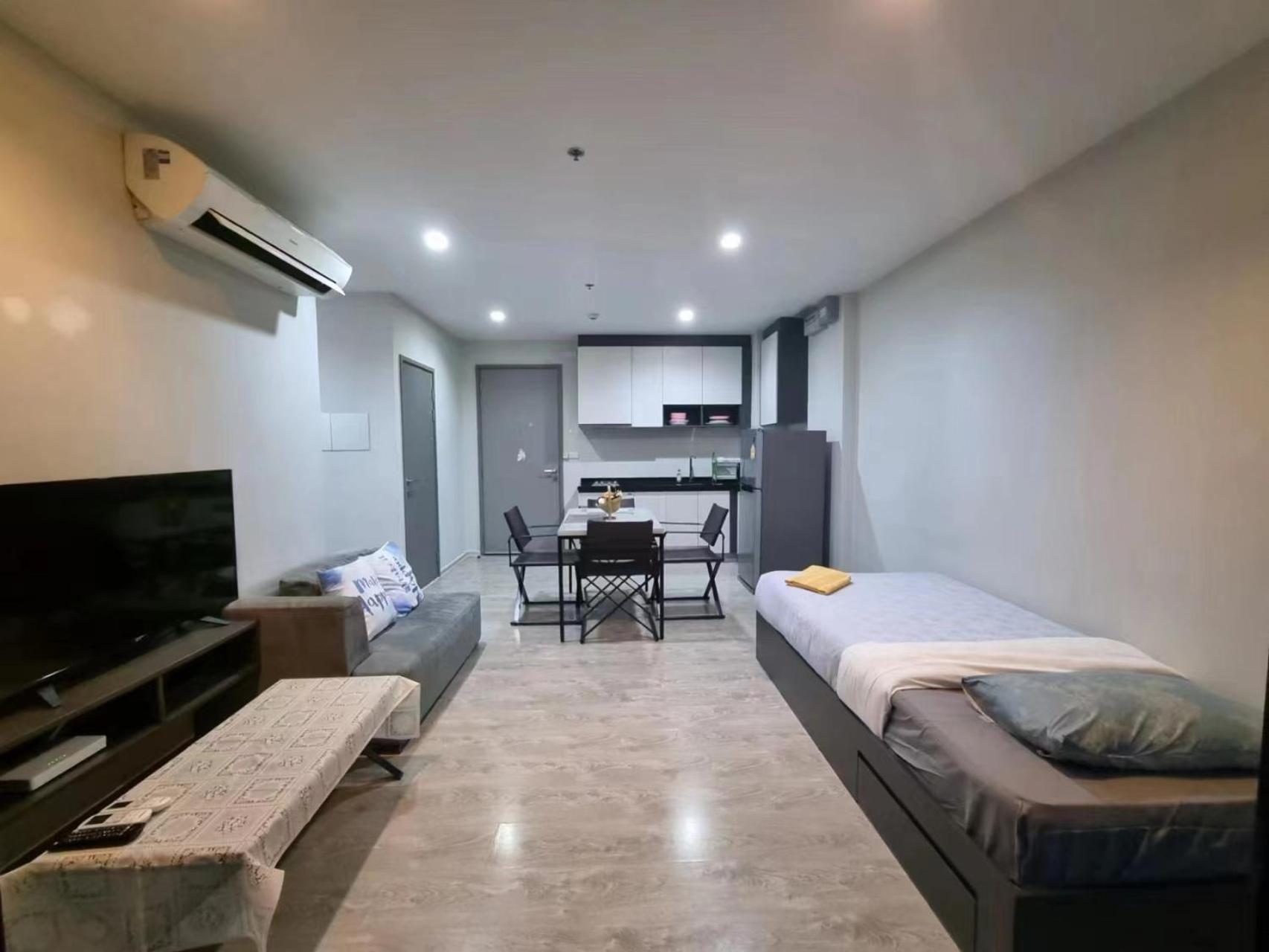 Apartment The Base Pattaya: Infinity Pool Near Walking Street