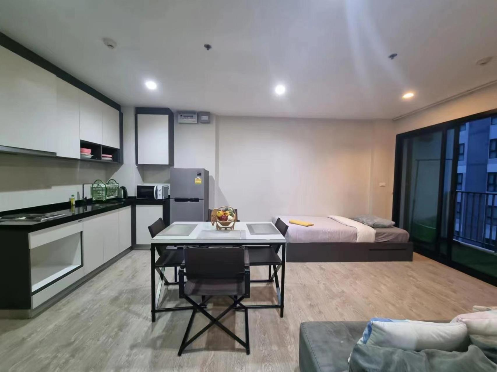 Apartment The Base Pattaya: Infinity Pool Near Walking Street