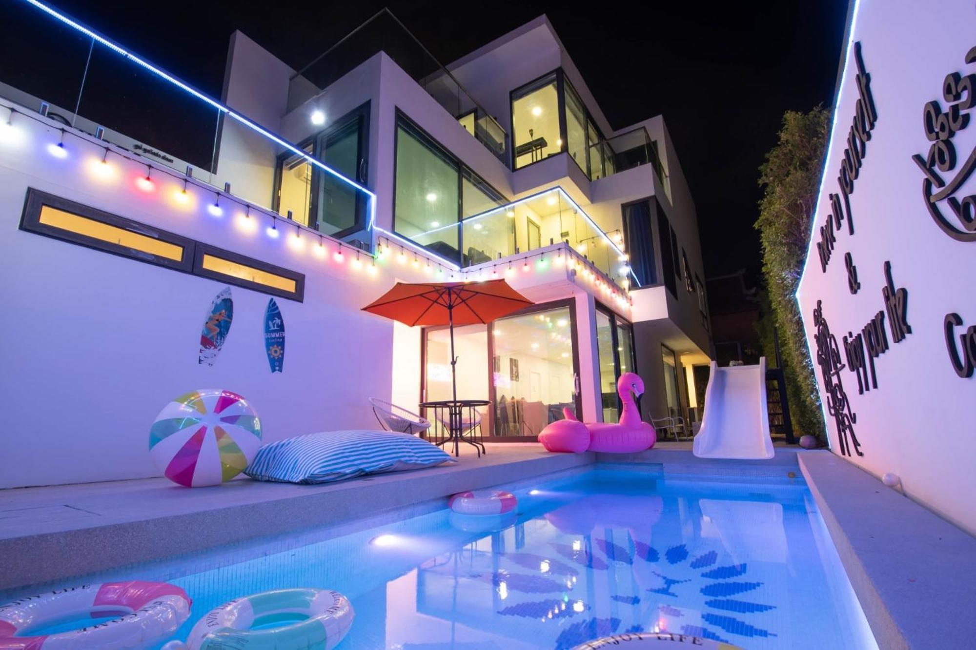Pupae Pool Pattaya