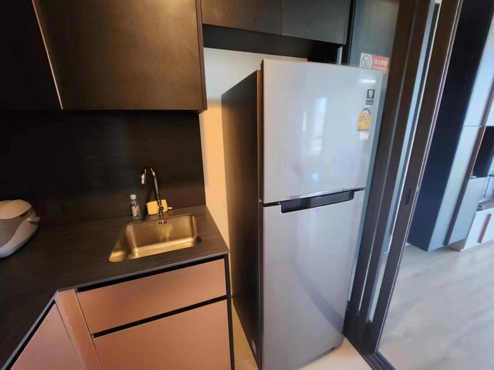 小红书网红超大无边泳池edge豪华公寓 市中心 海滩300米 Apartment *