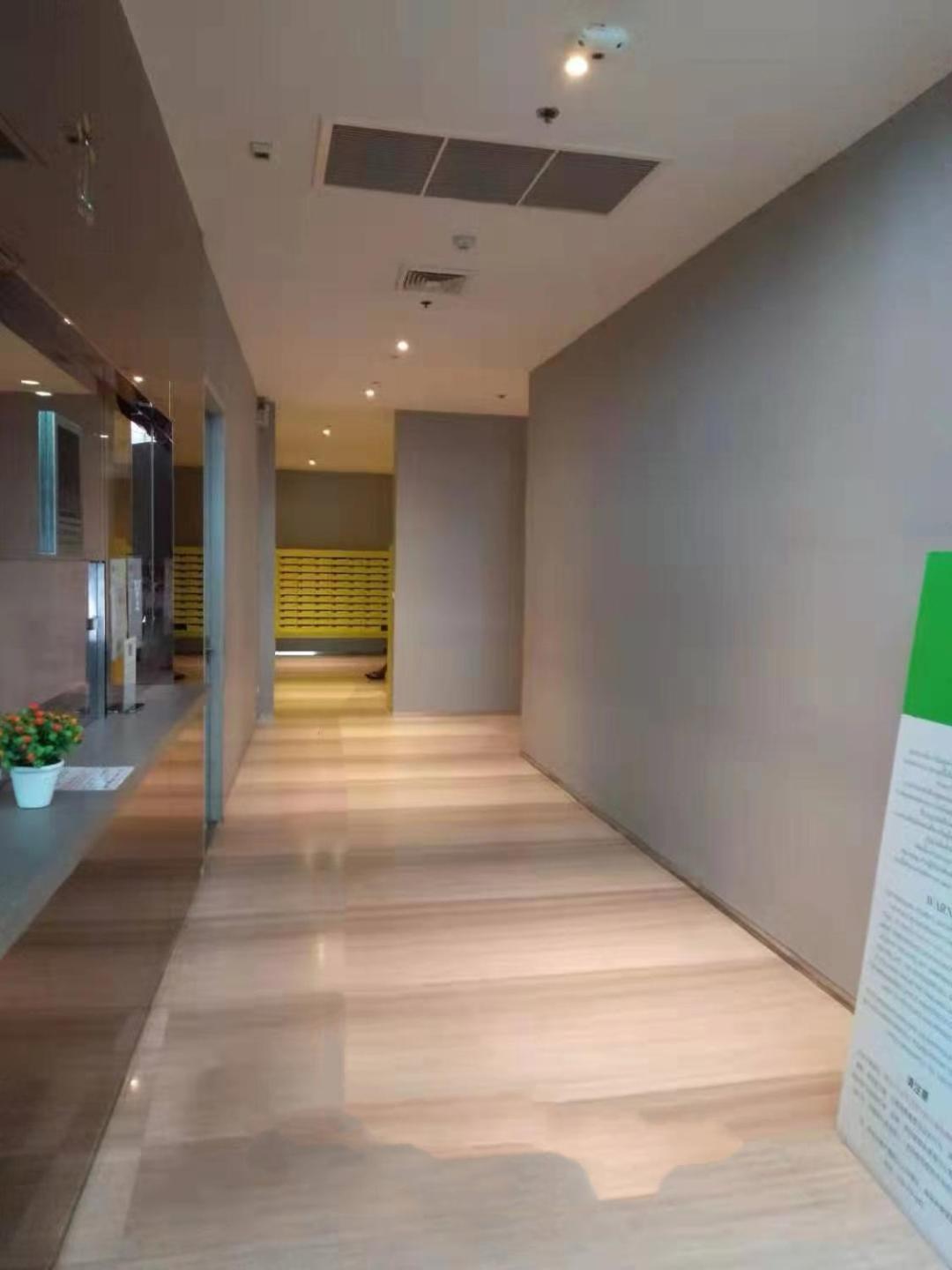 Apartment The Base Pattaya: Beachfront Near Shopping *