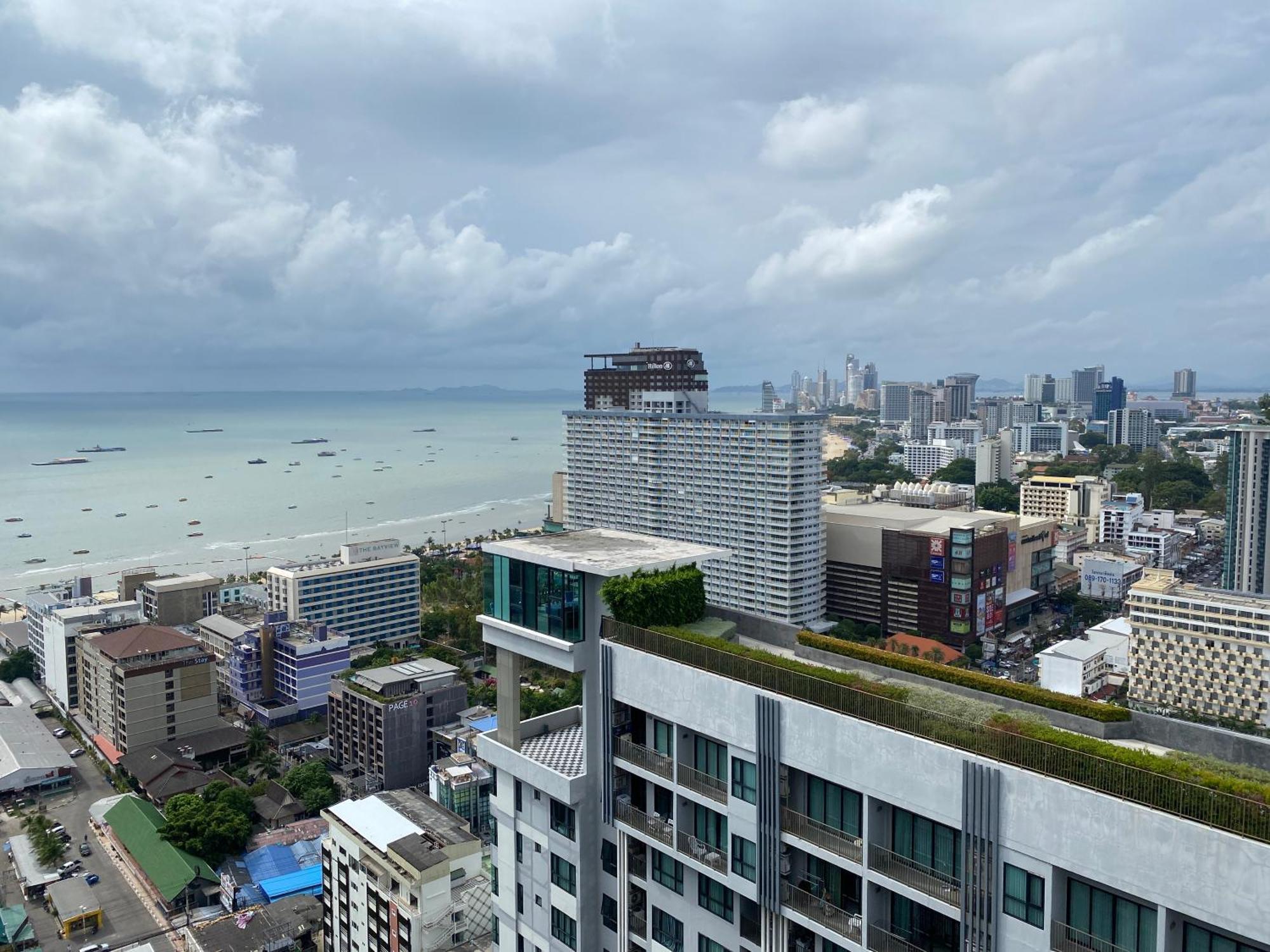Apartment The Base Festival 芭提雅市中心海滩近购物中心步行街的一卧室公寓