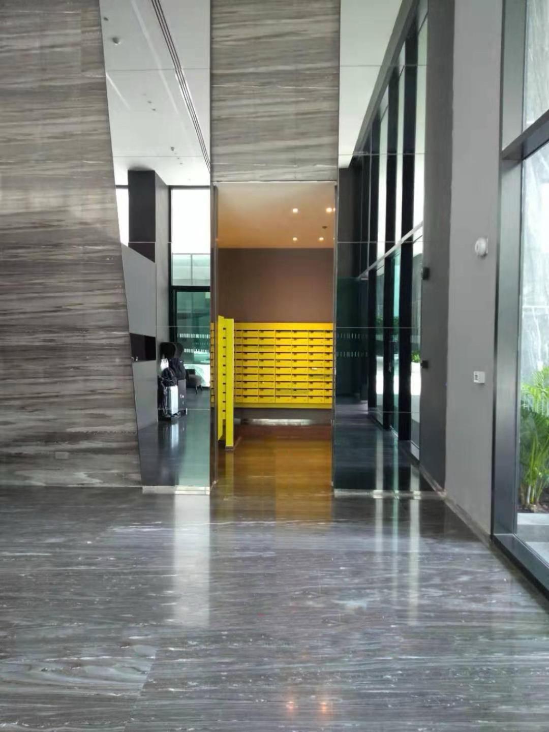 Apartment The Base Pattaya: Beachfront Near Shopping *