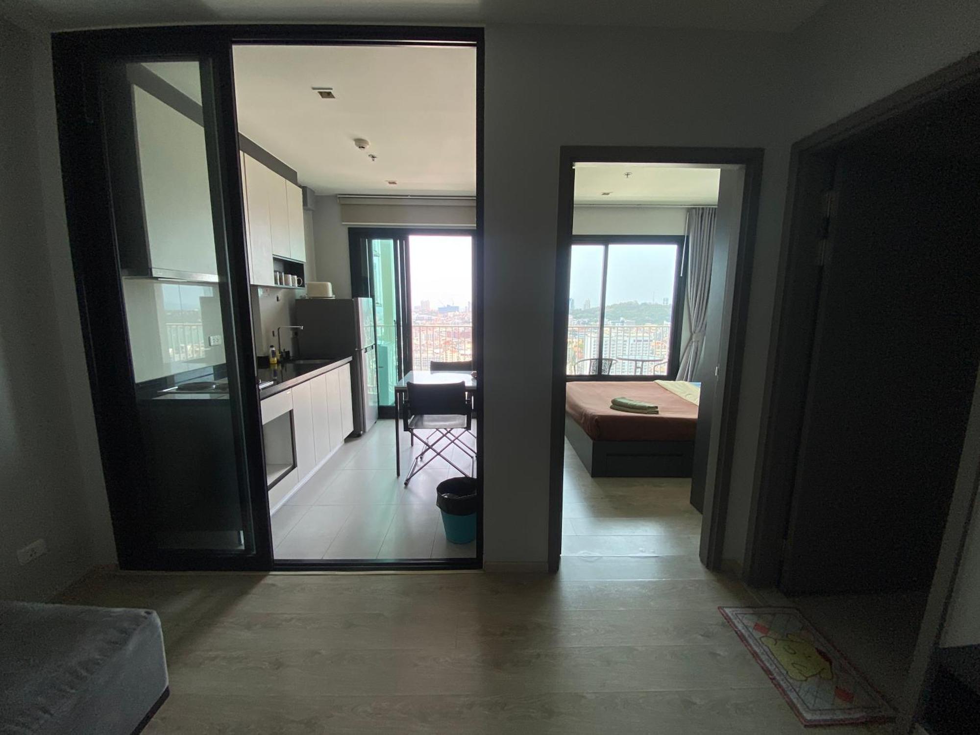The Base Pattaya: Beachfront Near Shopping