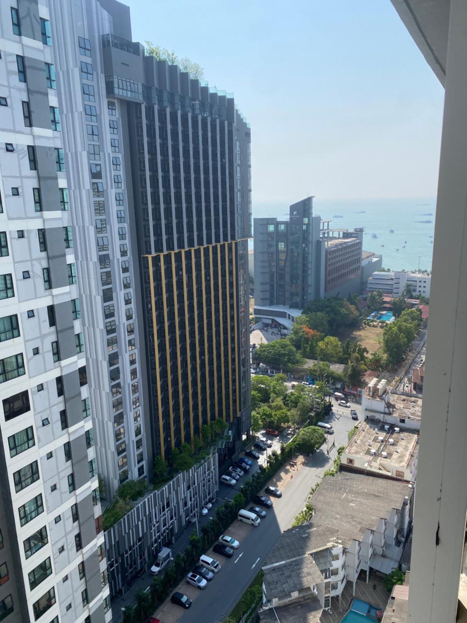 Apartment The Base Pattaya: Beachfront Near Shopping