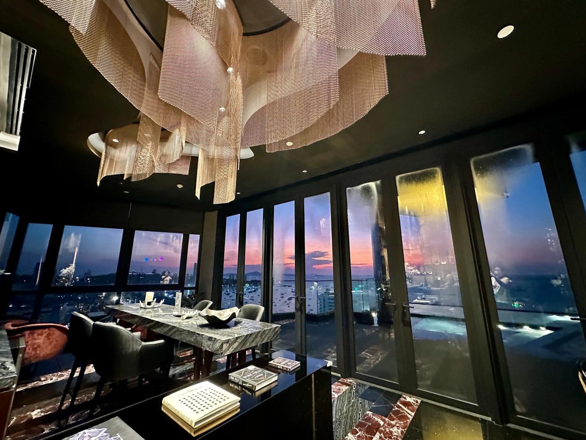 Edge Cozy Vacation Infinite Sky Pool Pattaya