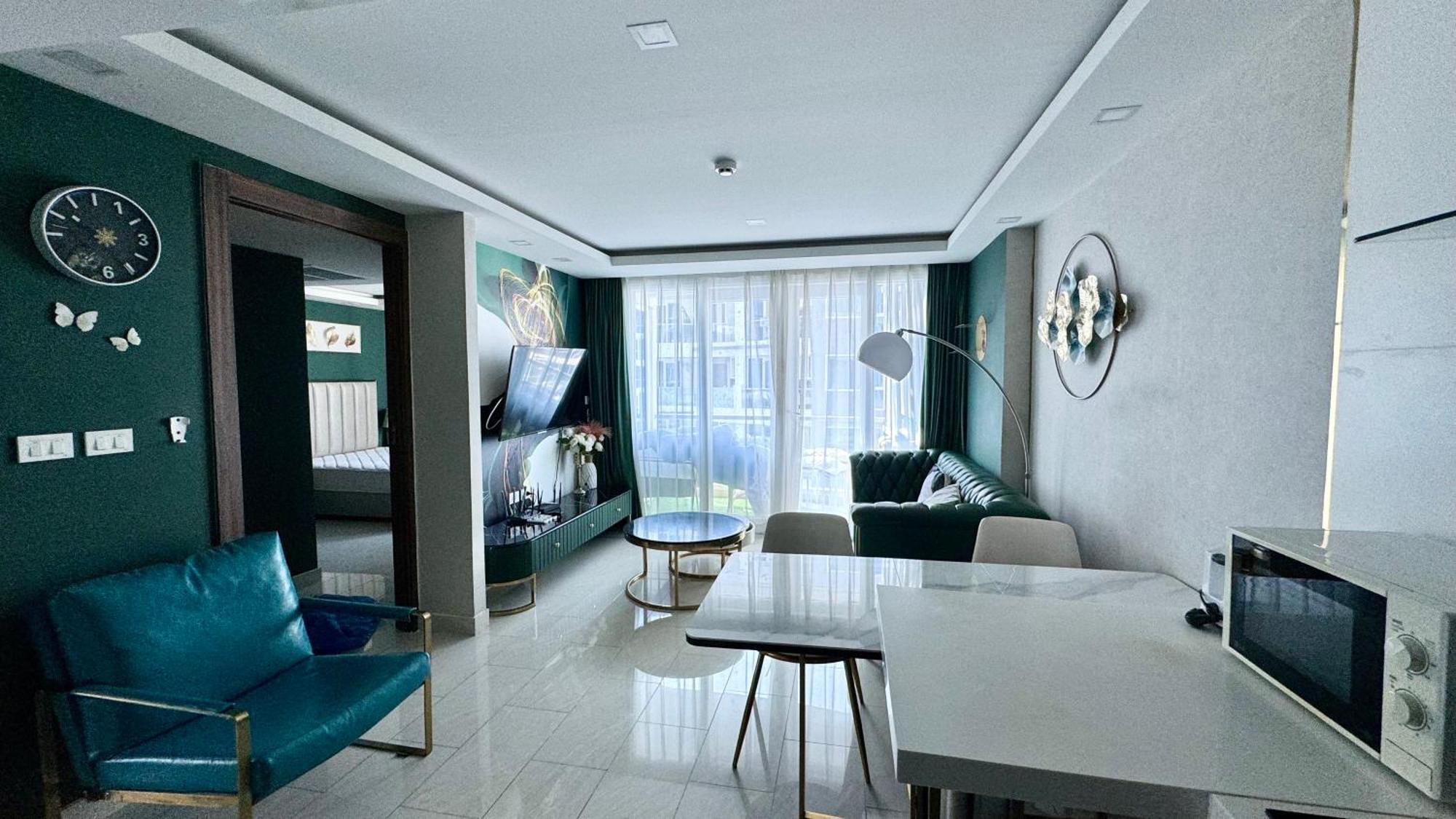 Elegant 2br Grand Avenue