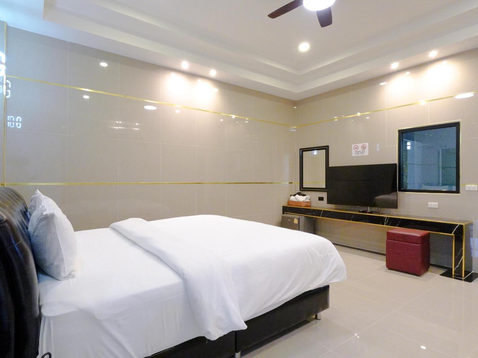 Pool B5 Villa Pattaya