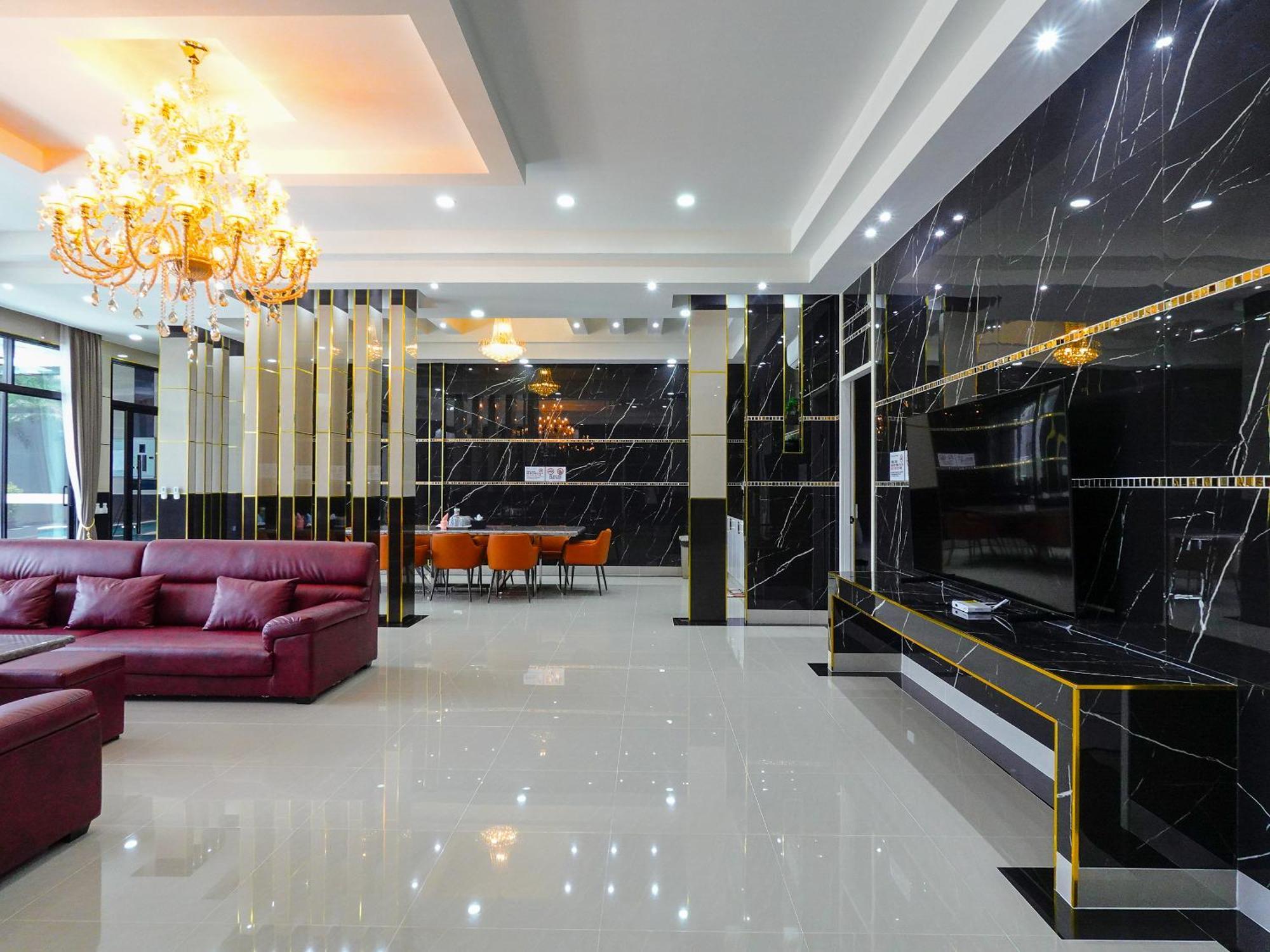 Pool B5 Villa