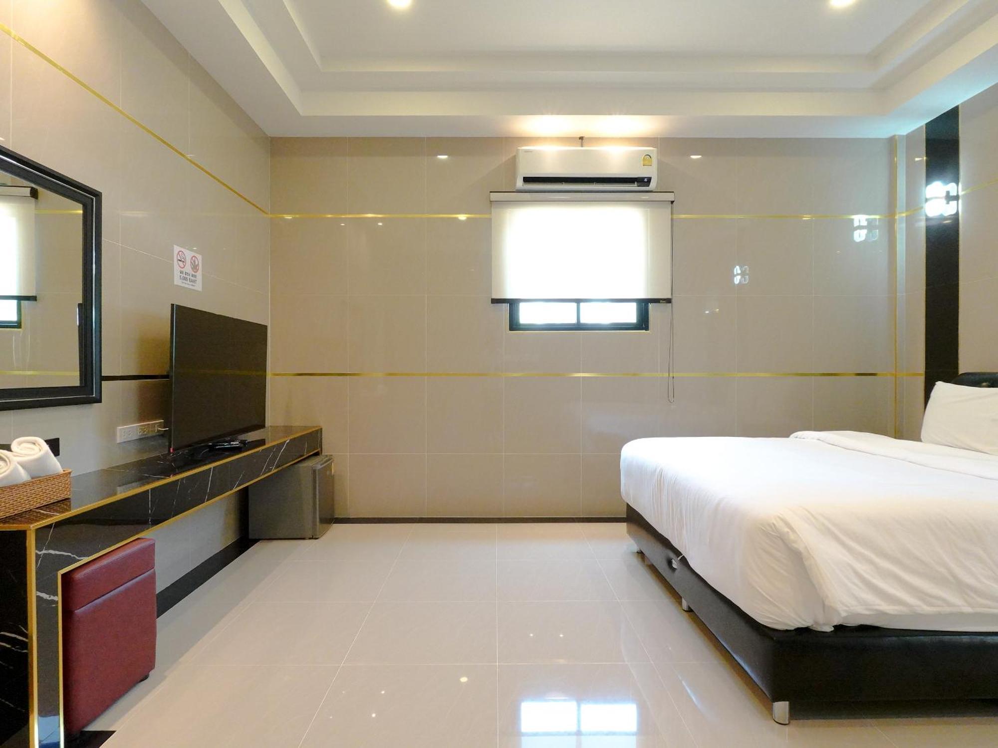Pool B5 * Pattaya