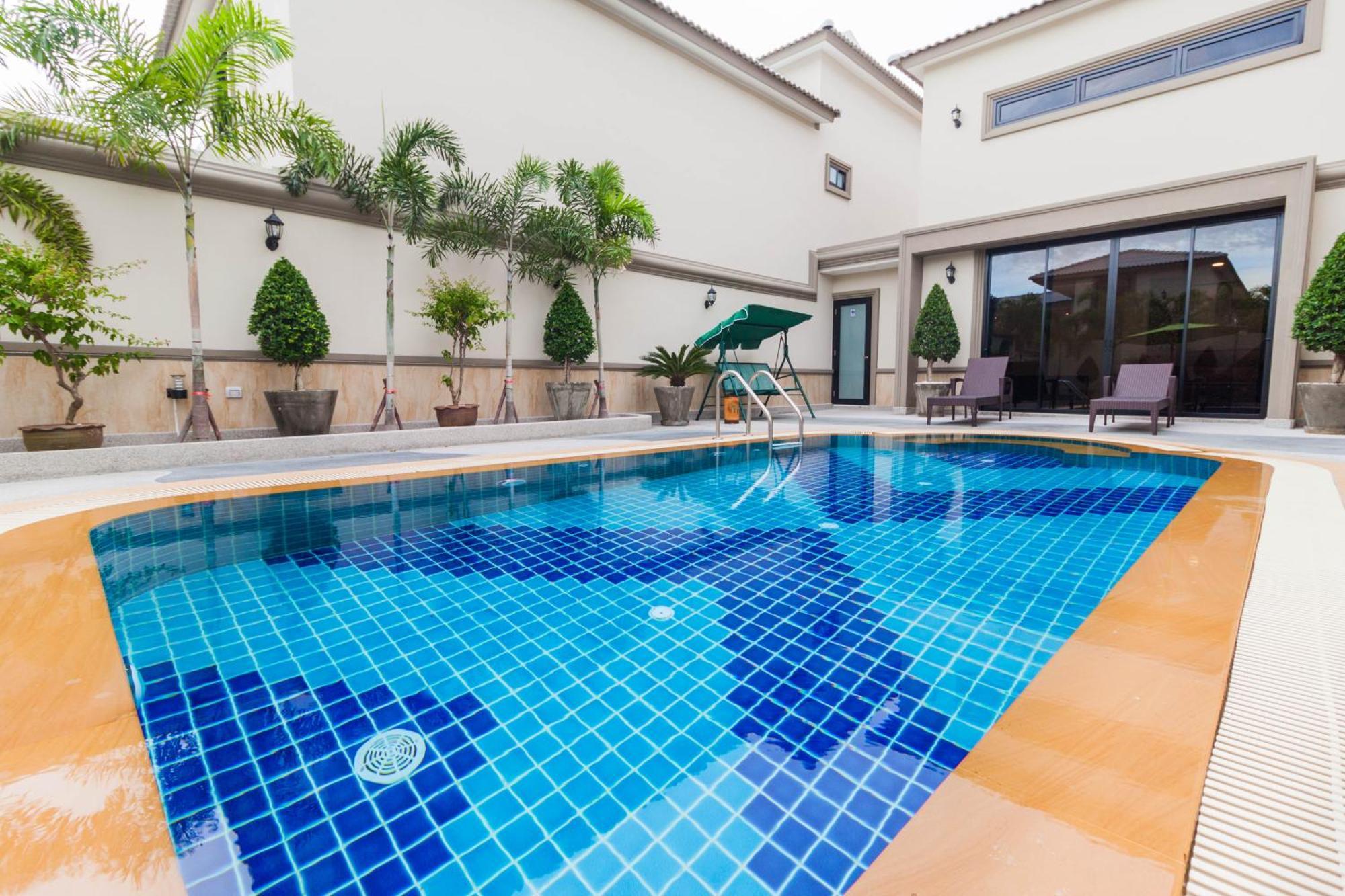 Pool B5 Villa