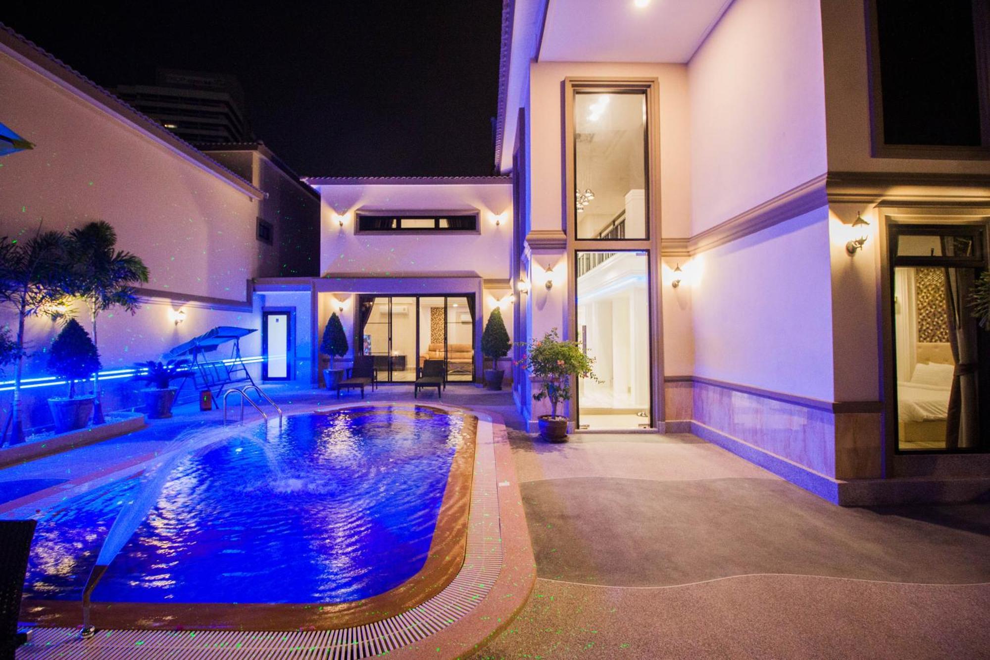 Villa Pool B5