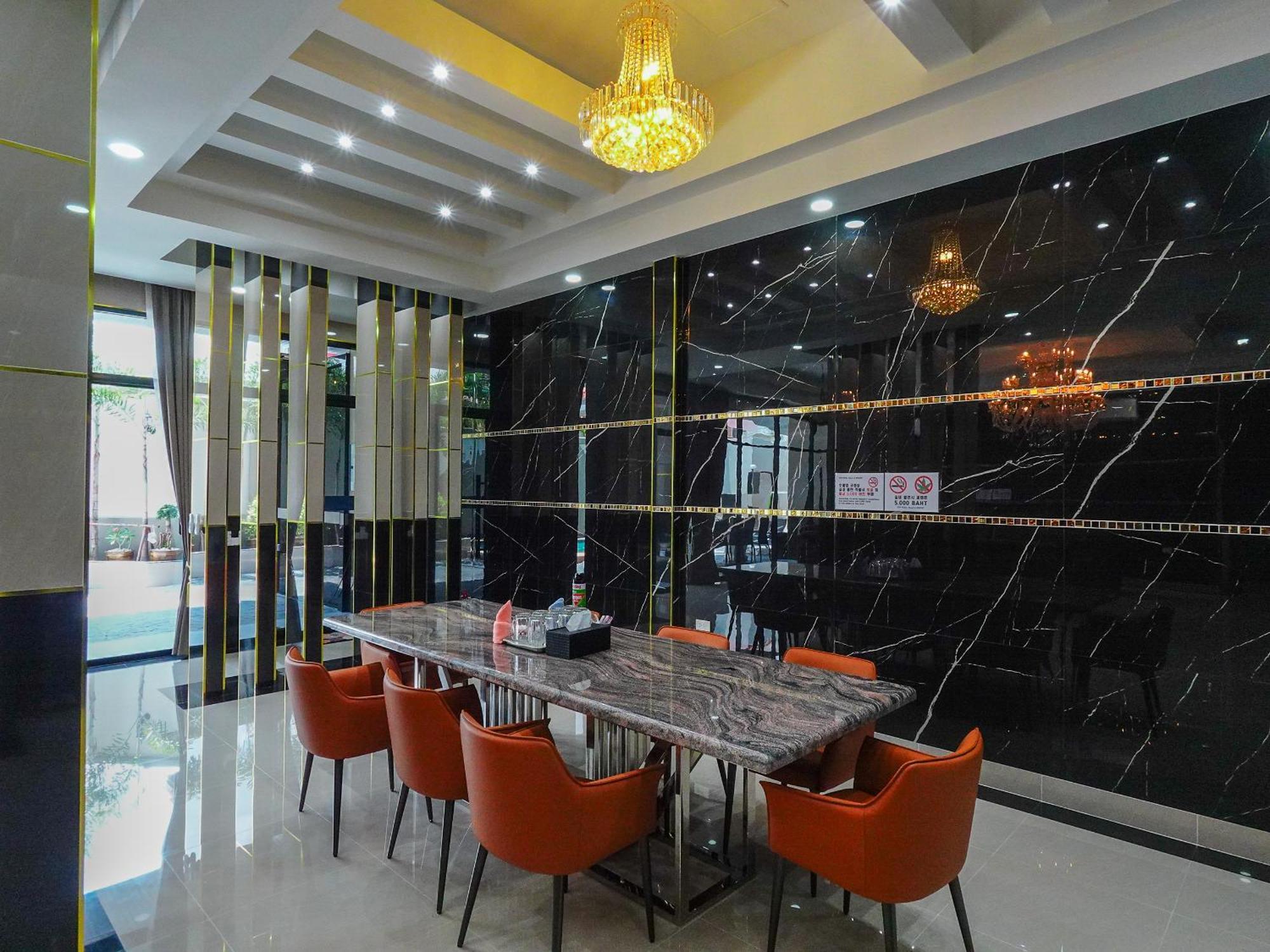 Pool B5 Villa Pattaya
