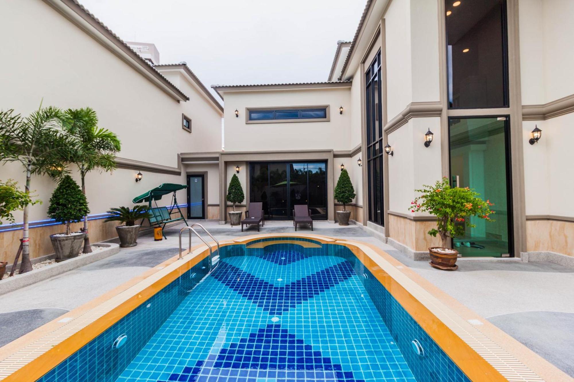 Villa Pool B5