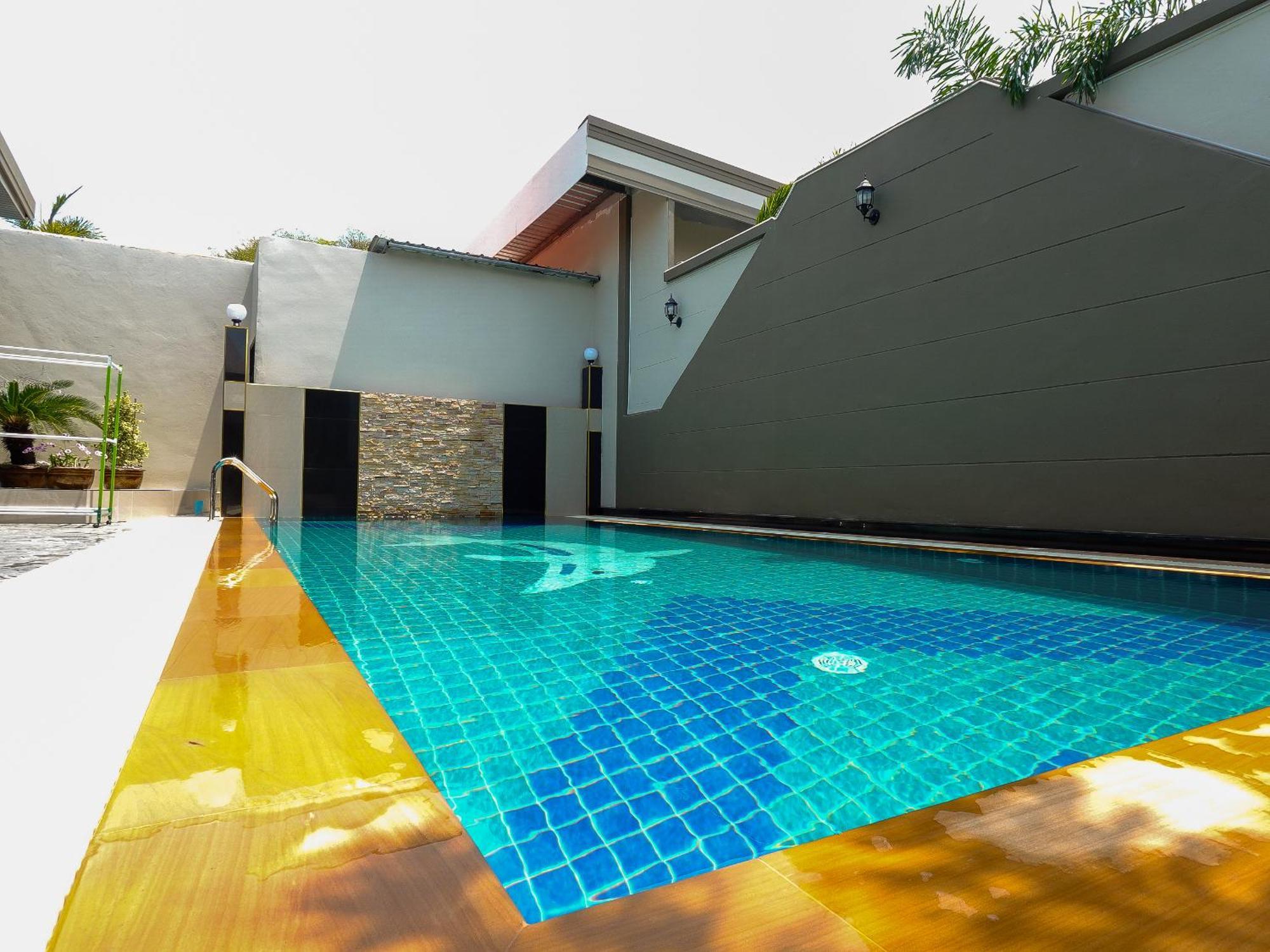 Pool B5 Villa