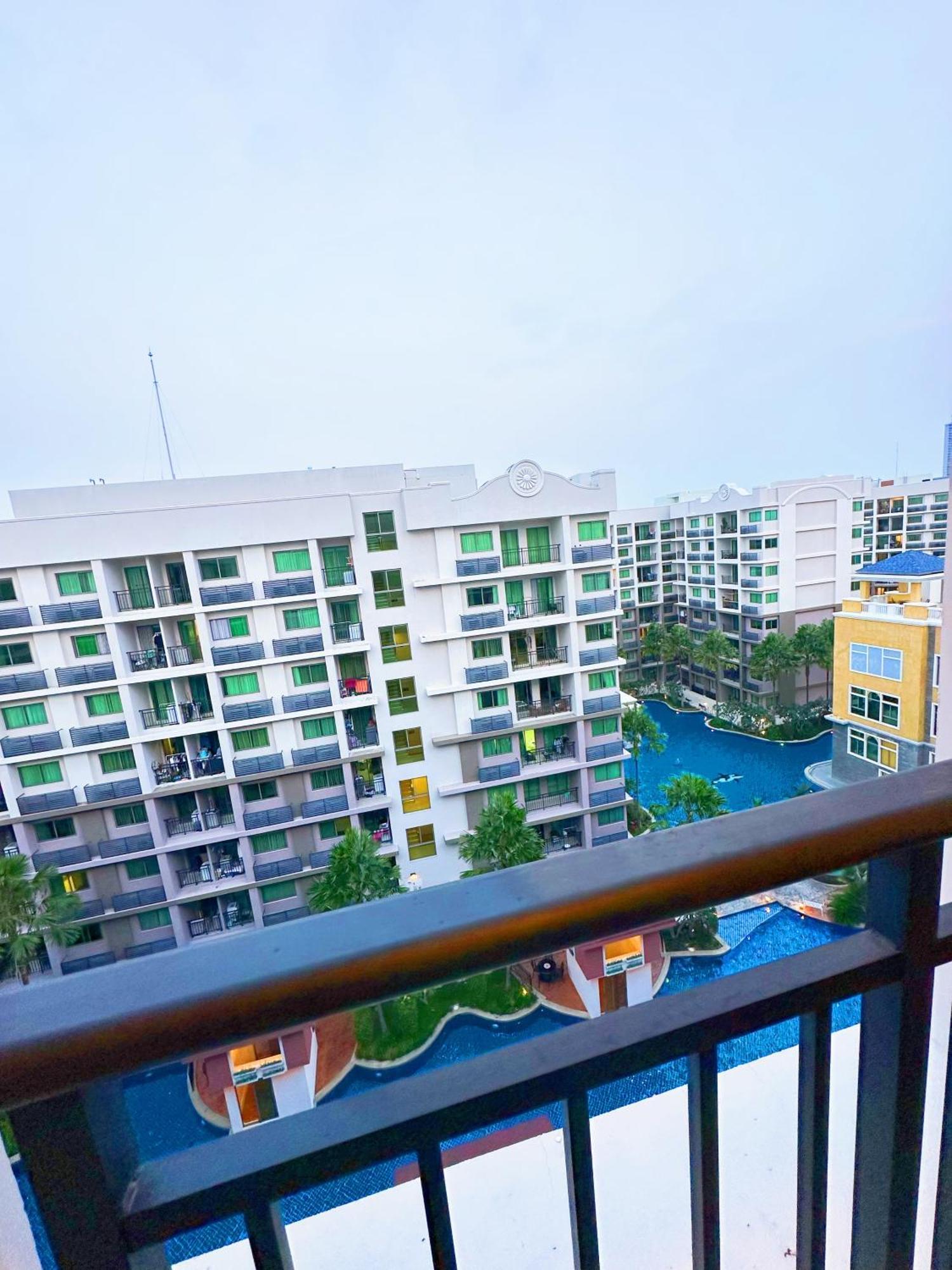 Arcadia Beach Continental Pool View