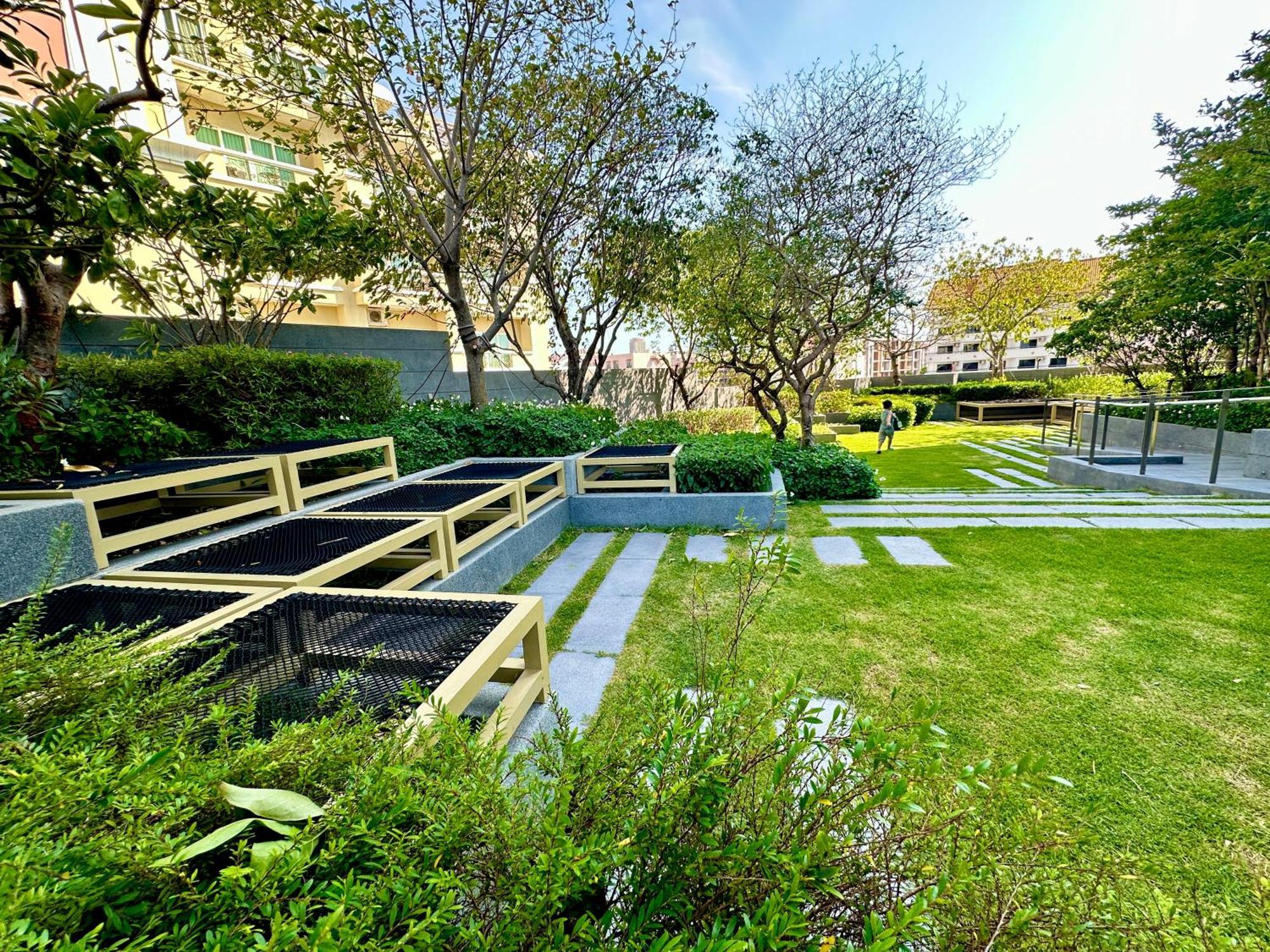 Edge Cozy Vacation Infinite Sky Pool