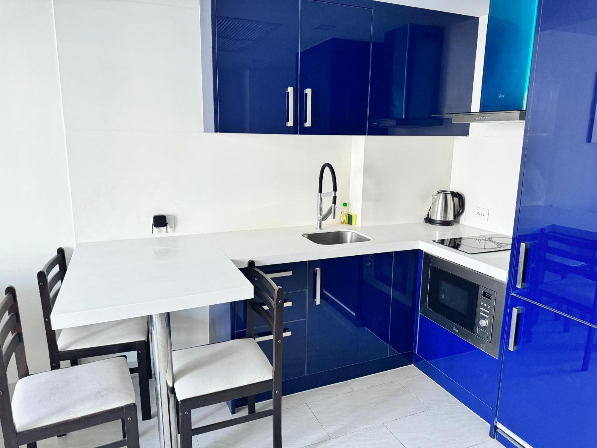 Grand Avenue 1 Bedroom Cityview 6th Floor *