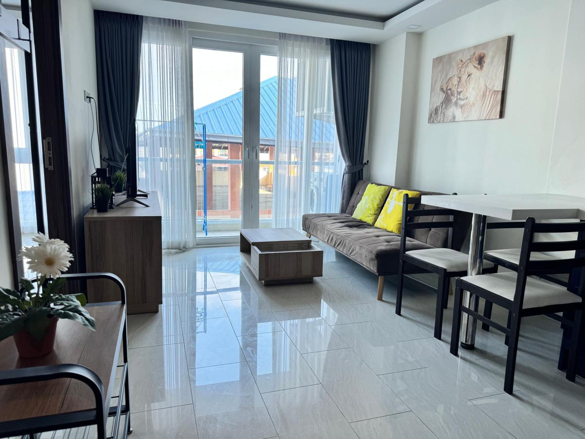 Grand Avenue 1 Bedroom Cityview 6th Floor