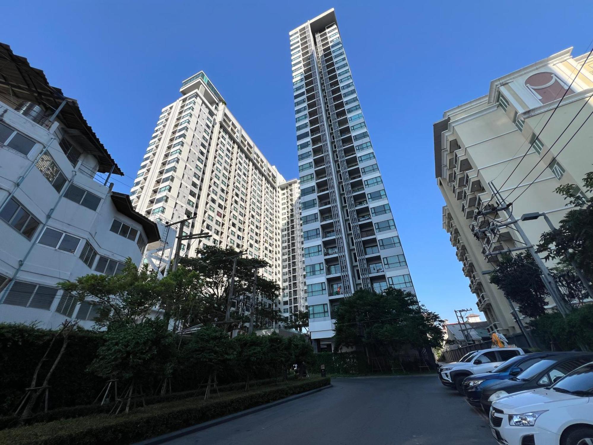 Apartment 秘狗公寓the Base Pattaya