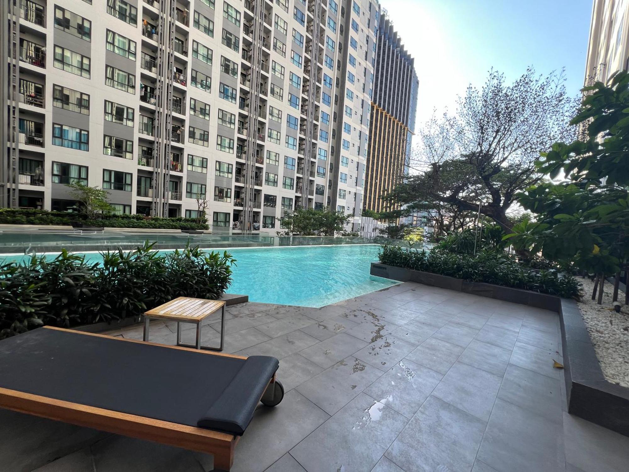 秘狗公寓the Base Apartment *
