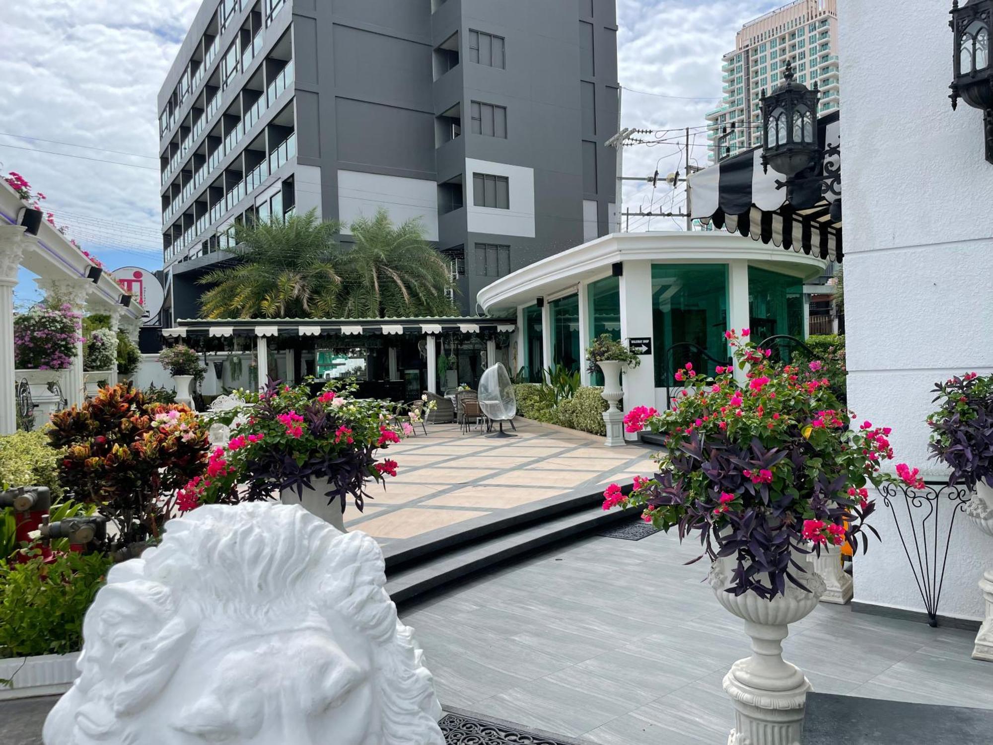 City Garden Olympus Condominium * Pattaya