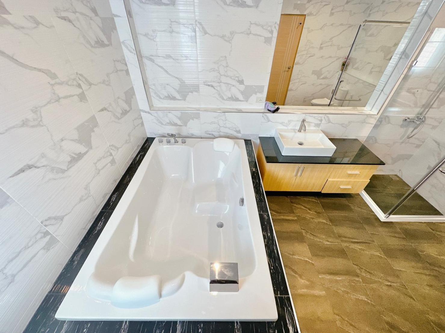 Rosewood Pool 3 *