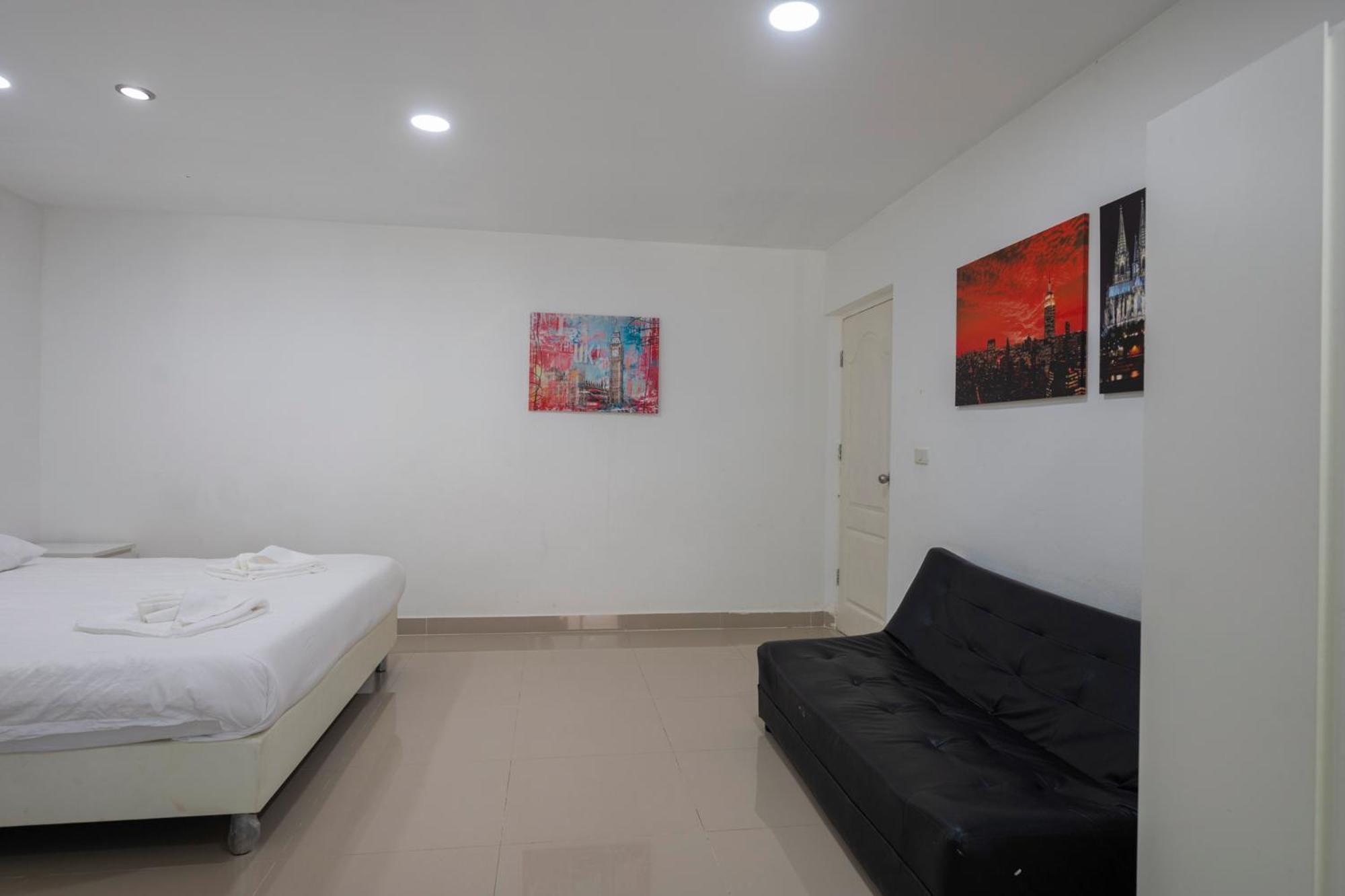 Villa 泰家帕山五卧室家庭别墅 Pattaya