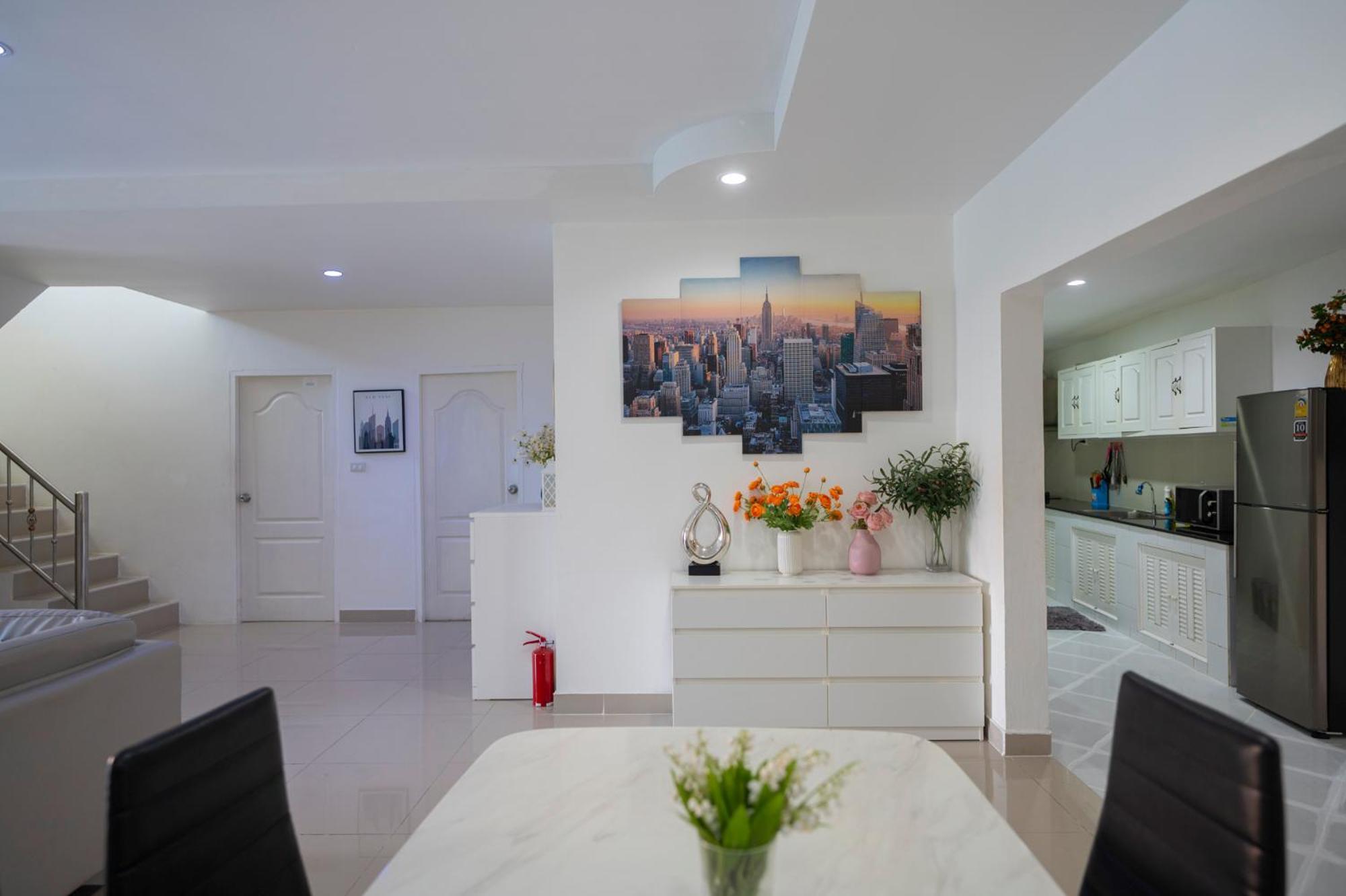 Villa 泰家帕山五卧室家庭别墅 Pattaya