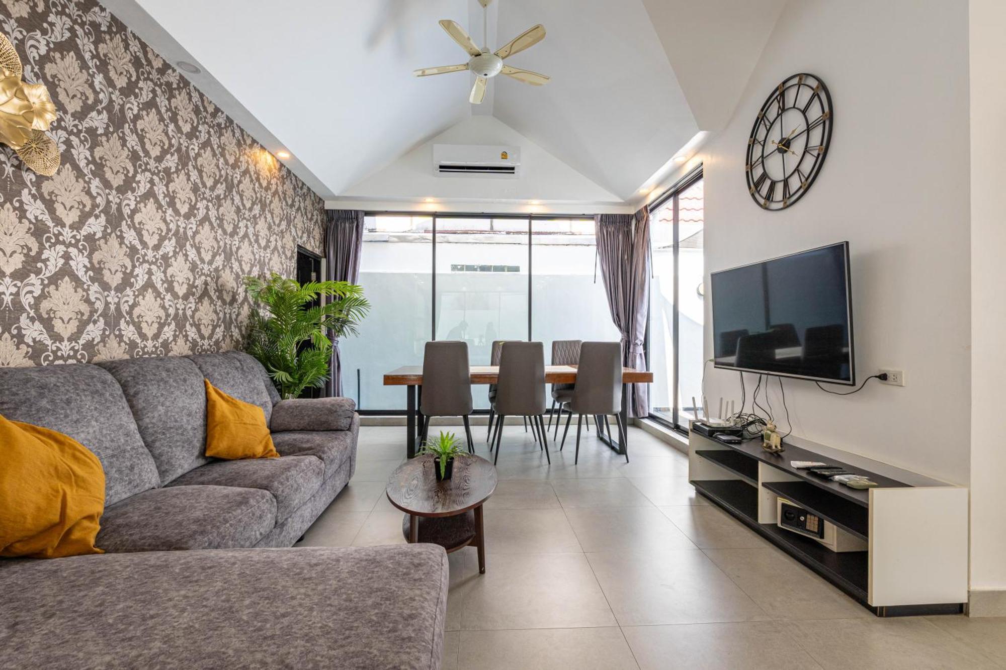 Luxury Pool Center C5 - 5 Bedroom * Pattaya