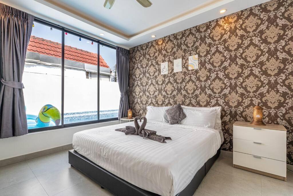 Luxury Pool Center C5 - 5 Bedroom * Pattaya