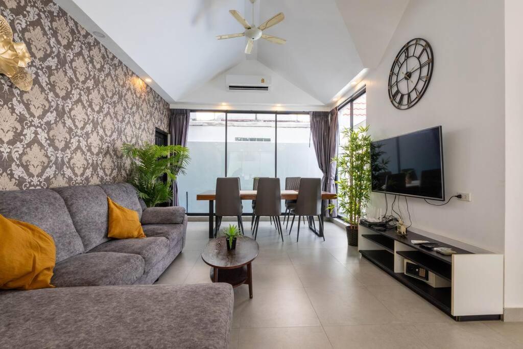 Luxury Pool Center C5 - 5 Bedroom * Pattaya