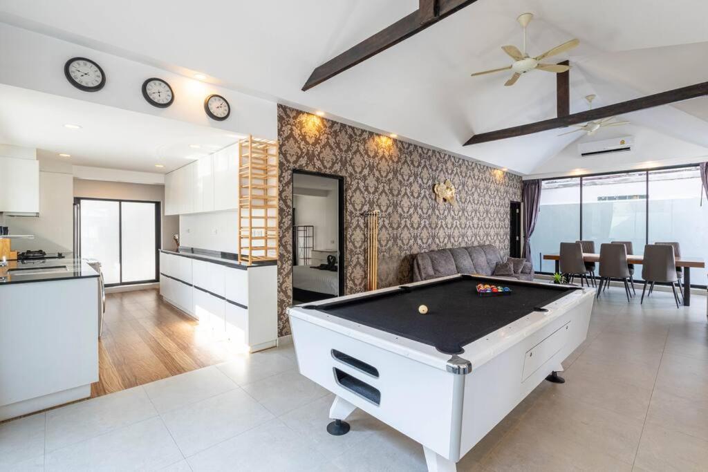 Luxury Pool Center C5 - 5 Bedroom Villa Pattaya