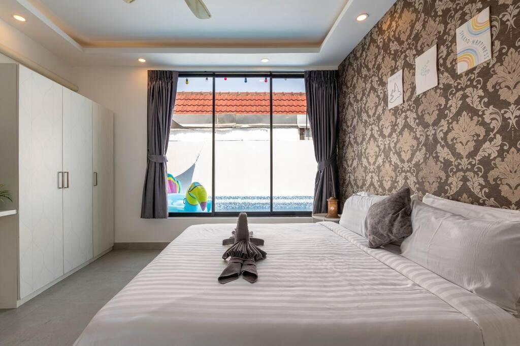 Villa Luxury Pool Center C5 - 5 Bedroom Pattaya