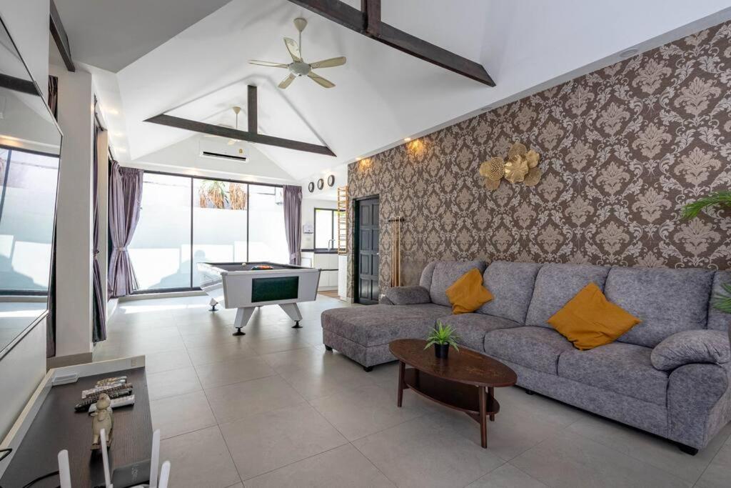 Luxury Pool Center C5 - 5 Bedroom *