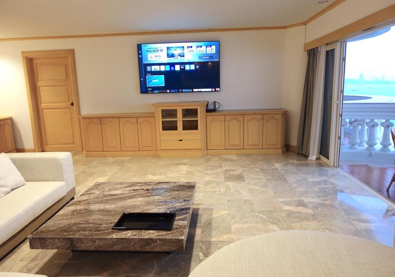 Spacious Seaview 3br Apartment:direct Access Apartment Pattaya