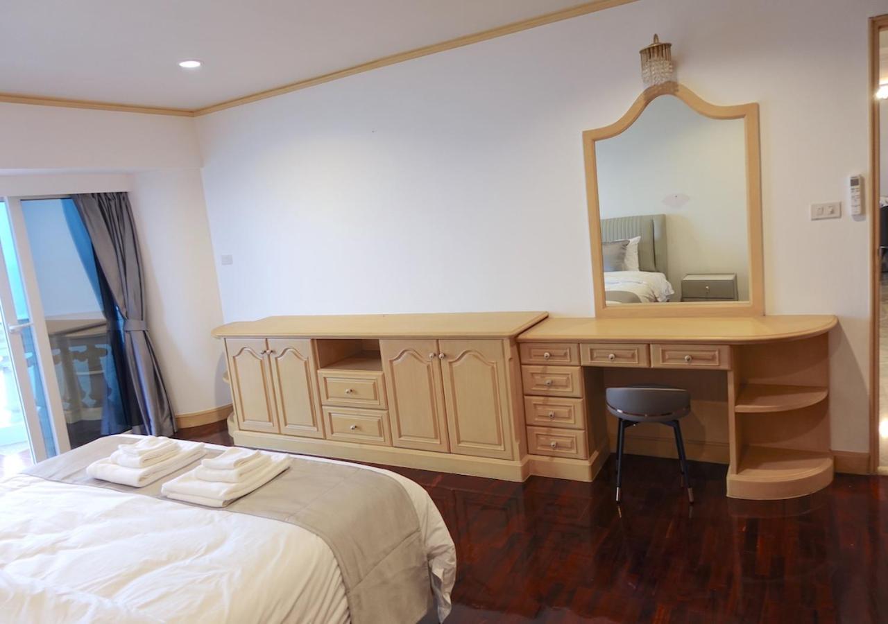 Spacious Seaview 3br Apartment:direct Access Pattaya
