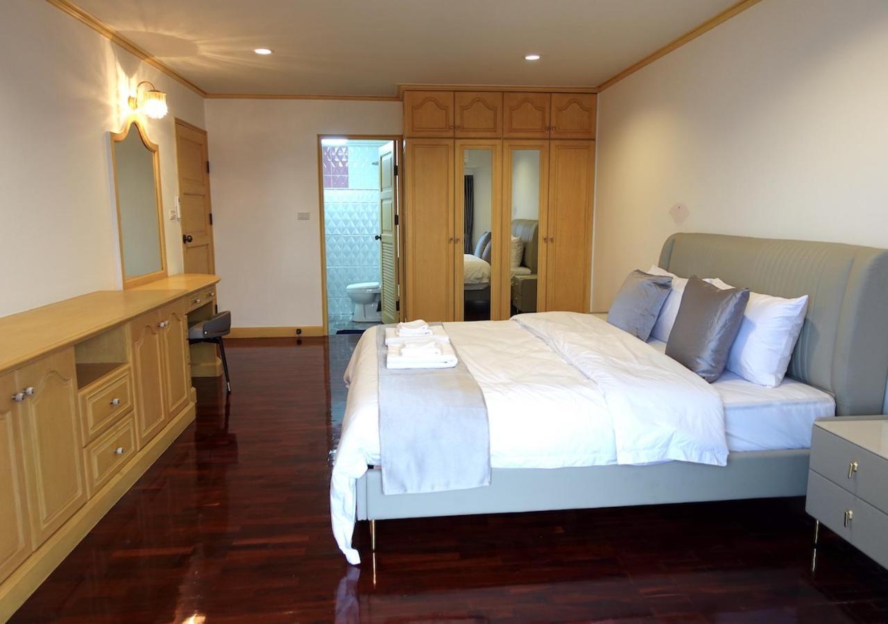 Spacious Seaview 3br Apartment:direct Access Pattaya