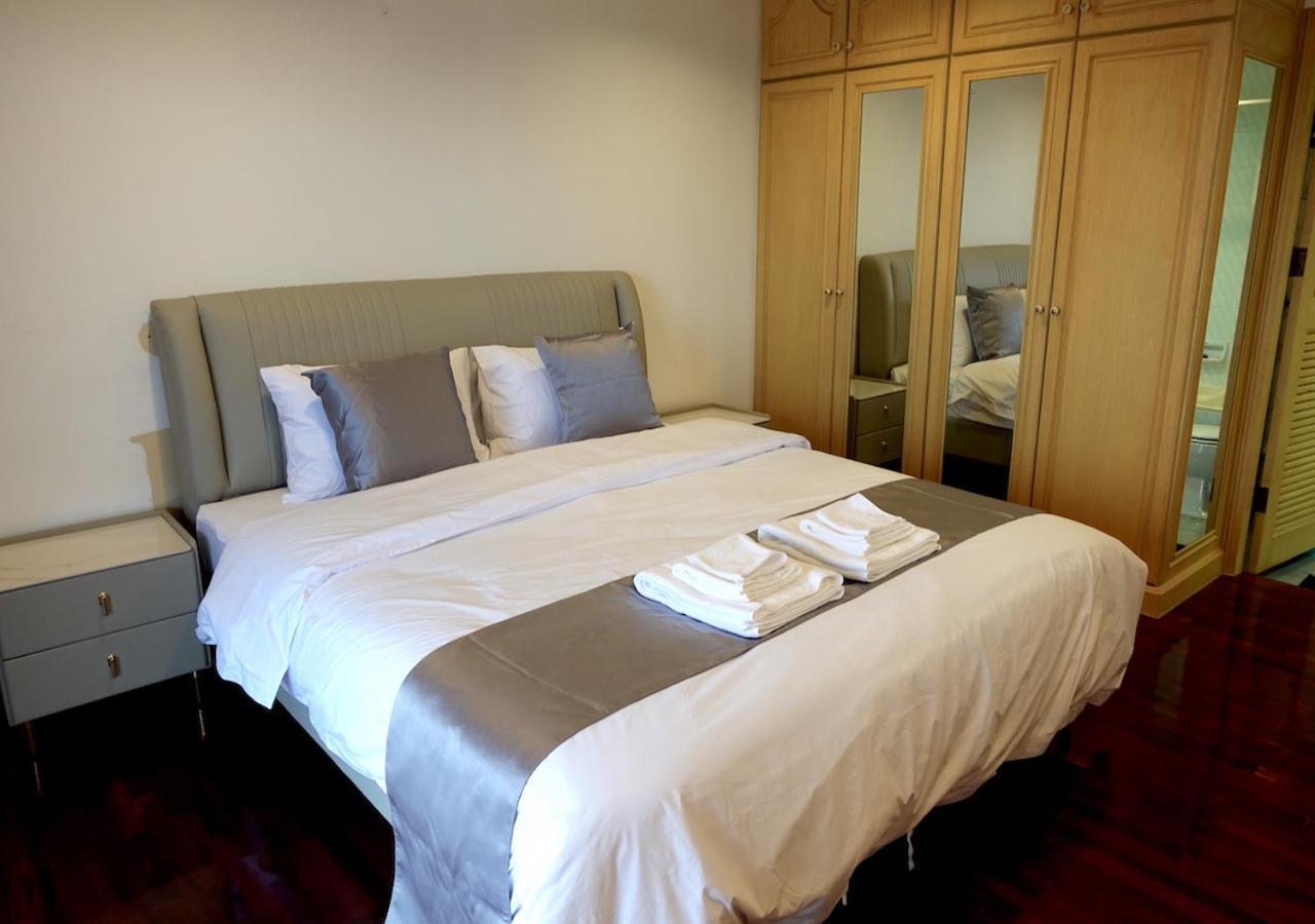 Spacious Seaview 3br Apartment:direct Access