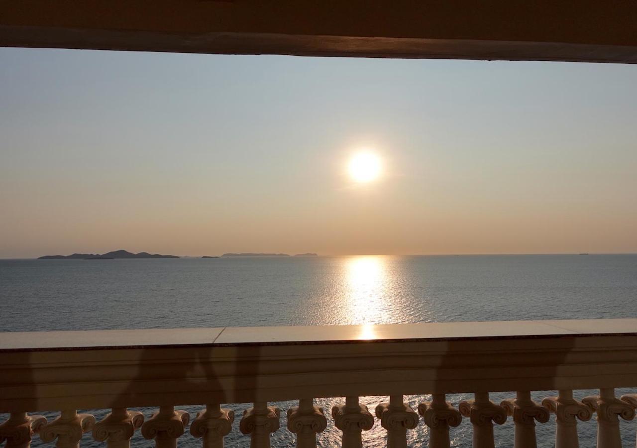 Spacious Seaview 3br Apartment:direct Access Pattaya