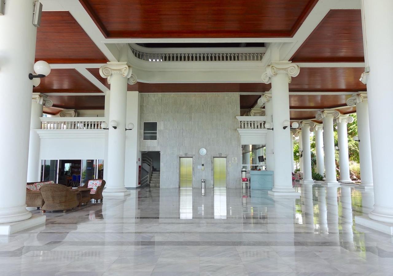 Spacious Seaview 3br Apartment:direct Access