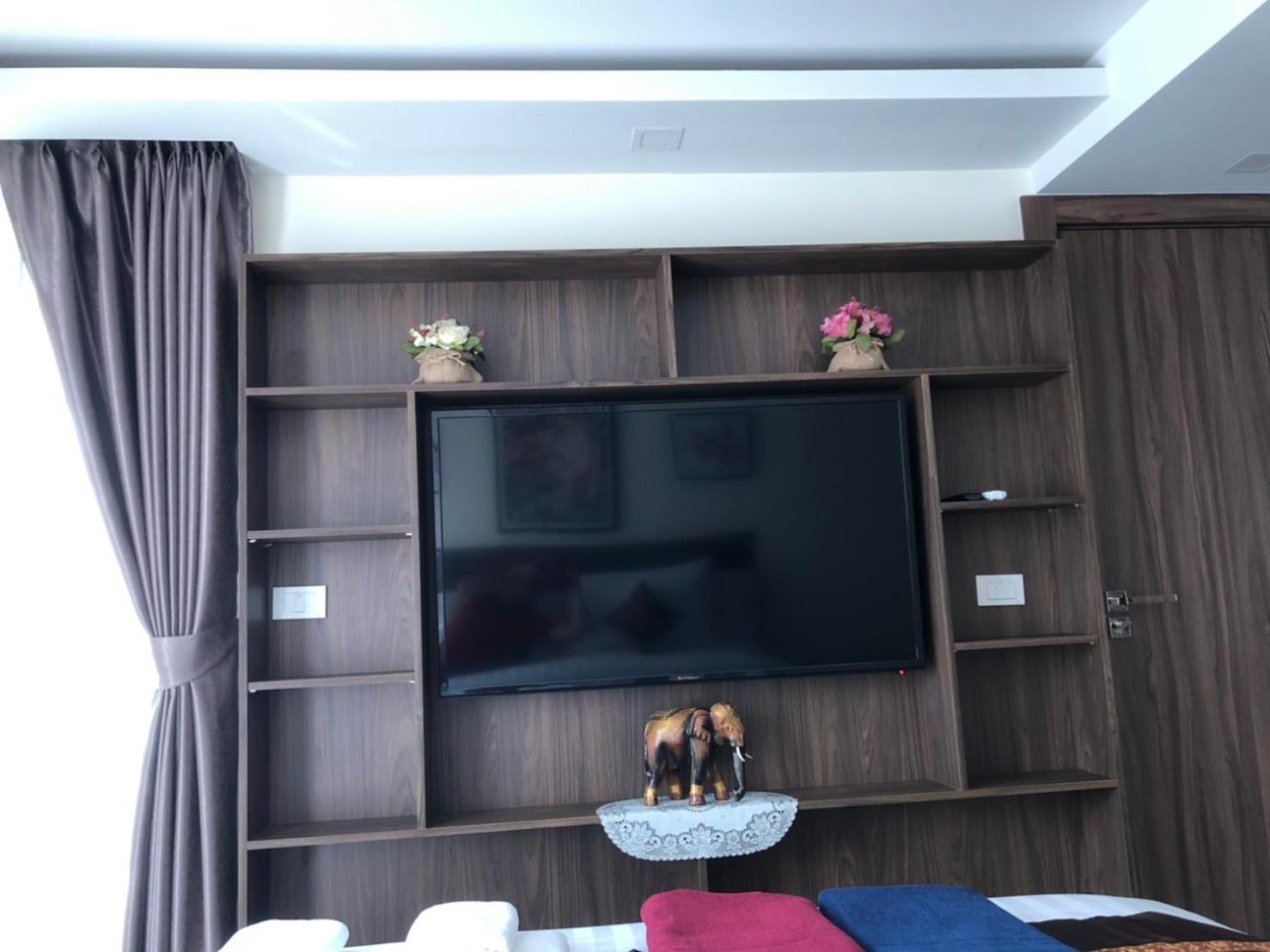 Luxury Business Suits In Grand Avenue By Estates *